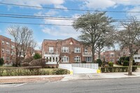 Northgate Cooperative Residence in Lawrence, NY - Foto de edificio - Building Photo