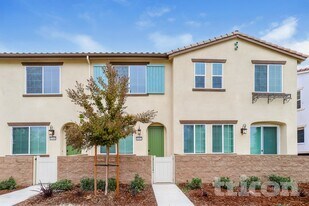 10462 Barrena Lp in Elk Grove, CA - Building Photo