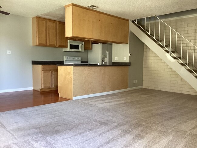 460 W Alamos Ave in Clovis, CA - Building Photo - Building Photo