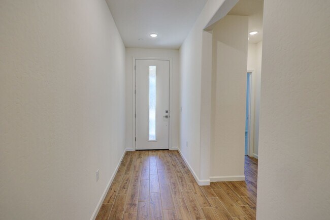 1174 Significant Wy W in Madera, CA - Building Photo - Building Photo
