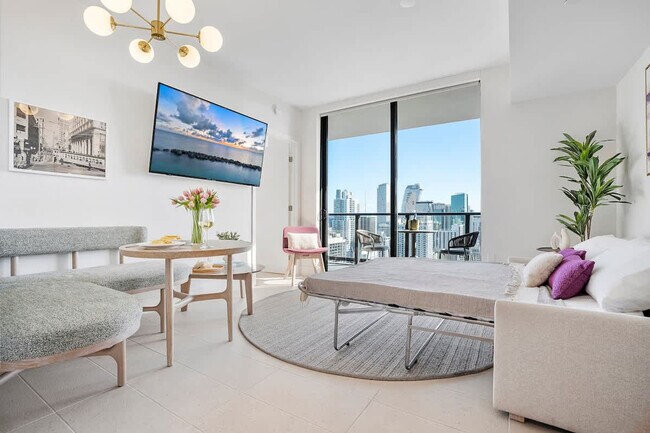 601 NE 1st Ave in Miami, FL - Building Photo - Building Photo