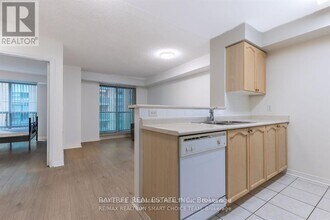 22 Olive Ave in Toronto, ON - Building Photo - Building Photo