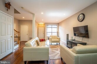 76 Tennyson Rd in East Windsor, NJ - Building Photo - Building Photo