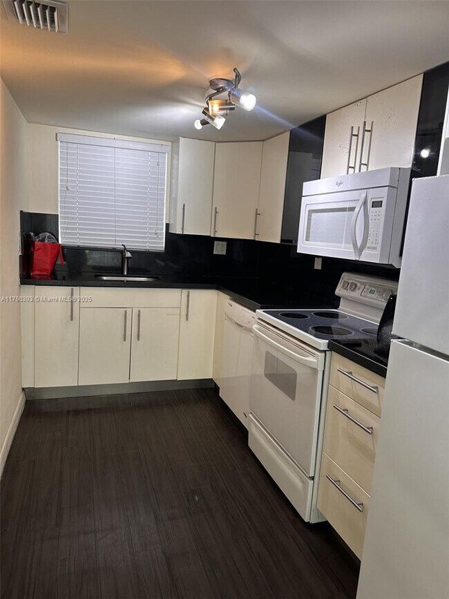 30 NW 87th Ave