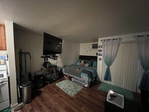 Park Villa Apartments in Stockton, CA - Building Photo - Interior Photo