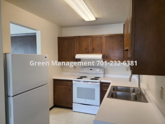 631-632 2nd Ave E in West Fargo, ND - Building Photo - Building Photo