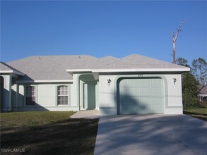 823 Meadow Rd in Lehigh Acres, FL - Building Photo - Building Photo