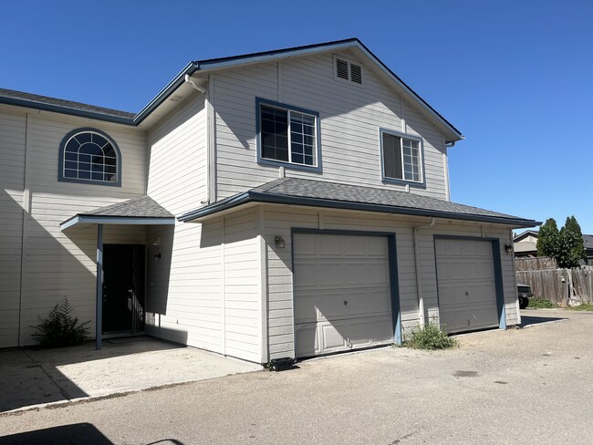 property at 2511 E Spruce St