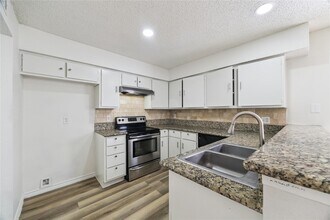 13020 Leader St in Houston, TX - Building Photo - Building Photo