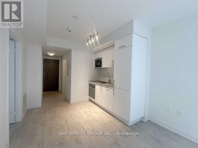 576-5576 Front St W in Toronto, ON - Building Photo - Building Photo