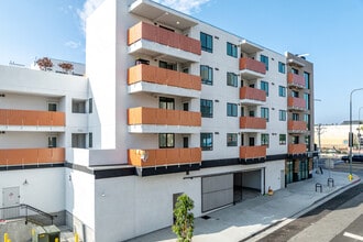 3326 W 52nd St in Los Angeles, CA - Building Photo - Building Photo