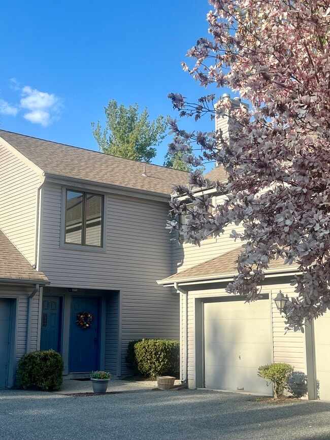 140 Dickinson Ln in Mahwah, NJ - Foto de edificio - Building Photo