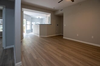 2320 Gracy Farms Ln in Austin, TX - Building Photo - Building Photo