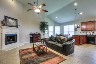 8706 Alicia Dr in Tomball, TX - Building Photo - Building Photo