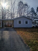 101 Edmonds Dr in Oliver Springs, TN - Building Photo