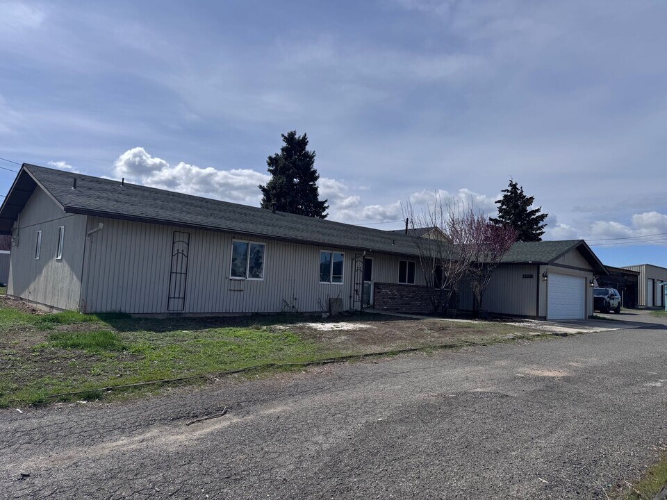 1518 S 24th Ave in Yakima, WA - Building Photo