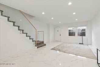 1001 Norwood Ave in Long Branch, NJ - Foto de edificio - Building Photo