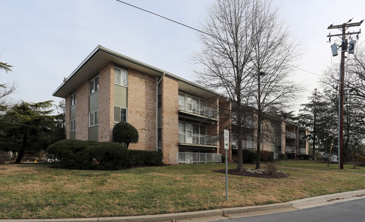 22 Manor Cir in Takoma Park, MD - Foto de edificio