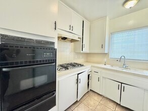 214 E Hazel St in Inglewood, CA - Building Photo - Building Photo