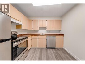 6611 Minoru Blvd in Richmond, BC - Building Photo