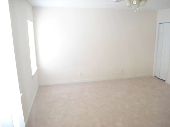 property at 1208 W Clay St