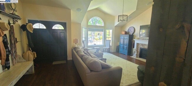 1127 Mataro Ct in Pleasanton, CA - Foto de edificio - Building Photo