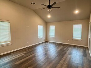 6512 Bent Wood Villas Dr in Oklahoma City, OK - Building Photo - Building Photo