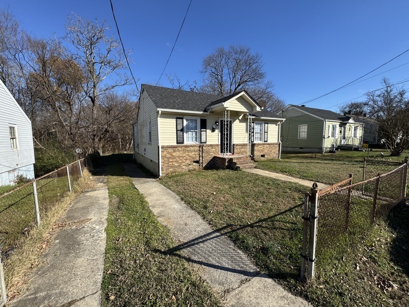 37 N Burch St in Petersburg, VA - Building Photo