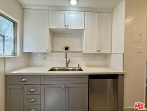 5183 Village Green in Los Angeles, CA - Building Photo - Building Photo