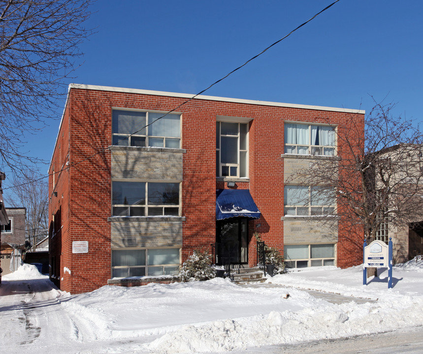 122 5th Street by the Lake in Toronto, ON - Building Photo