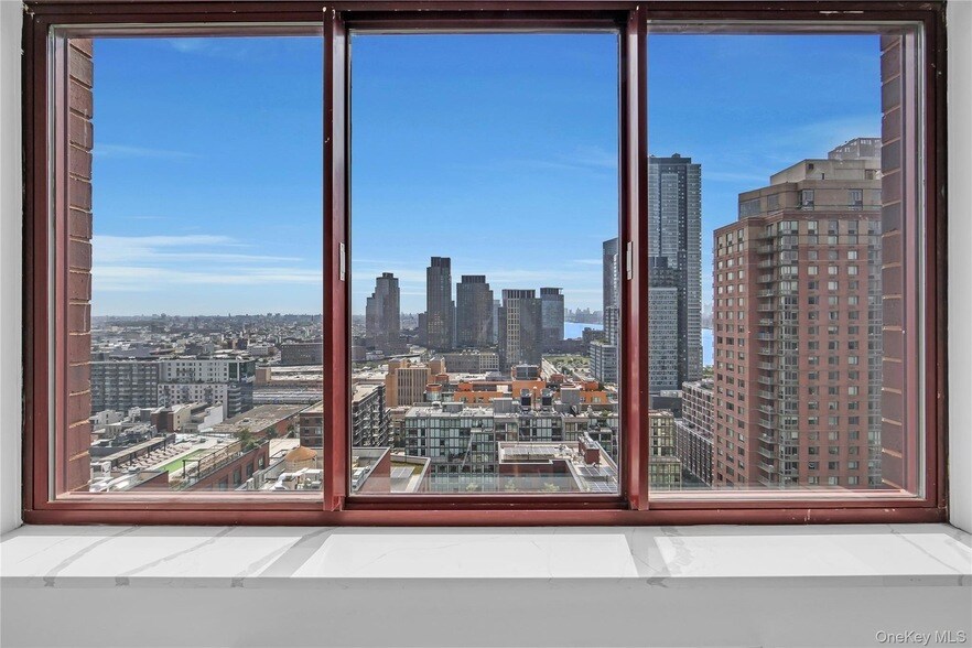 4-74-74 48th Ave, Unit 25M in Queens, NY - Building Photo