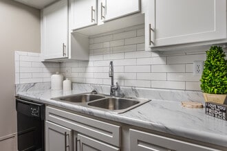 The Riverview in Charleston, SC - Building Photo - Interior Photo