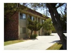 426 N Buena Vista St in Hemet, CA - Building Photo