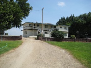 Lakeview Apartments & Lakeview Water Company in Caldwell, ID - Building Photo - Building Photo