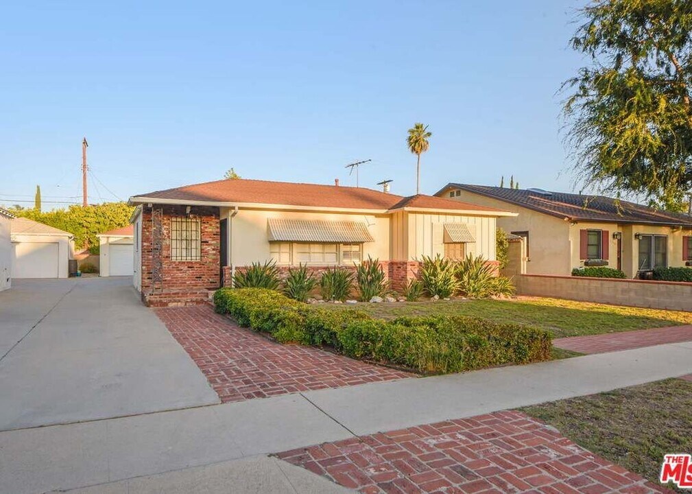 5320 Bevis Ave in Los Angeles, CA - Foto de edificio