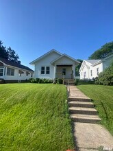 1131 E Garfield St in Davenport, IA - Building Photo - Building Photo