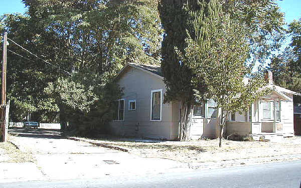 316 Burney St in Modesto, CA - Foto de edificio - Building Photo