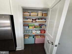 247 Lewis Fisher Dr in Ewing Township, NJ - Foto de edificio - Building Photo