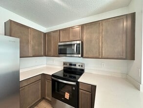 31206 Midnight Sun Wy in Wesley Chapel, FL - Foto de edificio - Building Photo