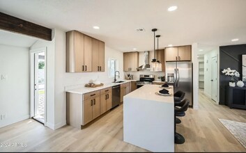 2241 E Janice Wy in Phoenix, AZ - Building Photo - Building Photo