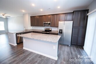 5524 John McDowell Pl in Charlotte, NC - Building Photo - Building Photo