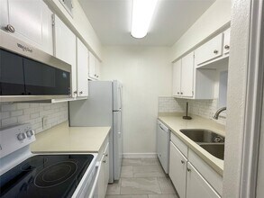 3402 Garrott St, Unit 11 in Houston, TX - Building Photo - Building Photo