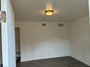 Pinecroft Apartments in Louisville, KY - Building Photo - Interior Photo