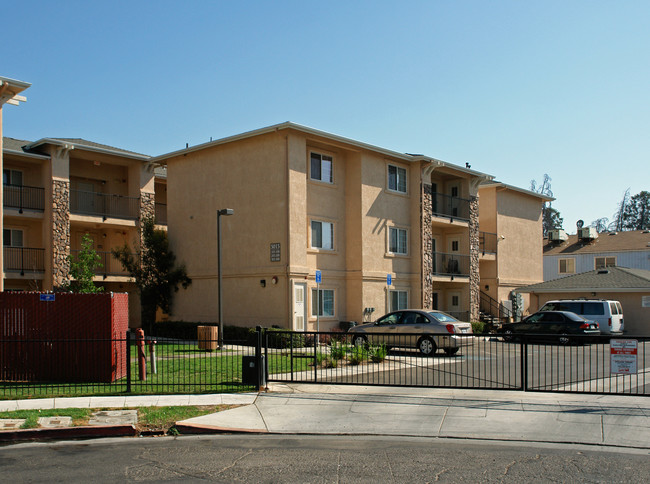 The Village at Kings Canyon in Fresno, CA - Building Photo - Building Photo