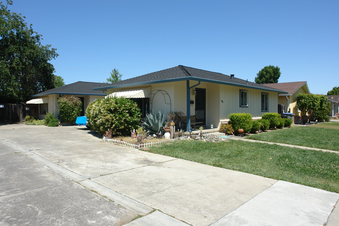 981 Zarick Dr in San Jose, CA - Building Photo