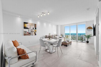 90 Alton Rd, Unit 2505 in Miami Beach, FL - Foto de edificio - Building Photo
