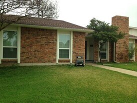 4817 Roberts Dr in The Colony, TX - Building Photo