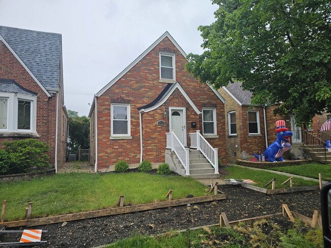 property at 3418 N Nordica Ave
