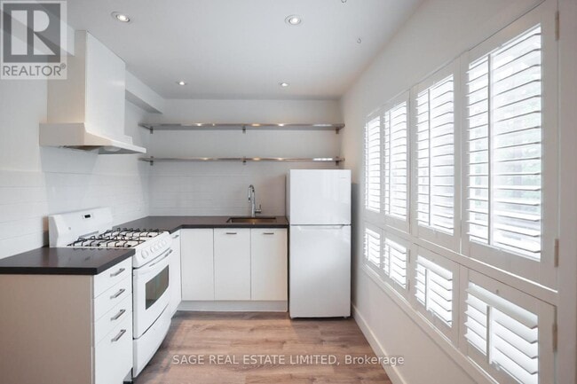 property at 8 Brookmount Rd