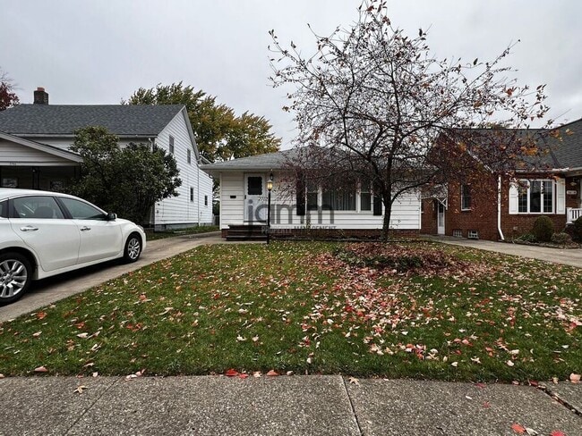 2702 Grovewood Ave in Parma, OH - Building Photo - Building Photo
